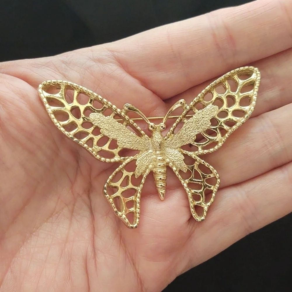 Sarah Coventry Vintage Gold Toned Butterfly Brooch - Picture 3 of 3